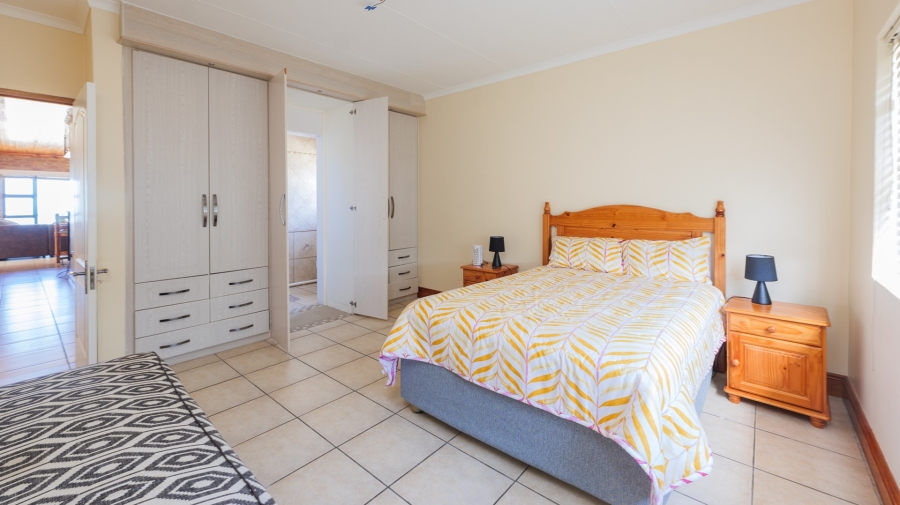 5 Bedroom Property for Sale in Oceanview Heights Western Cape
